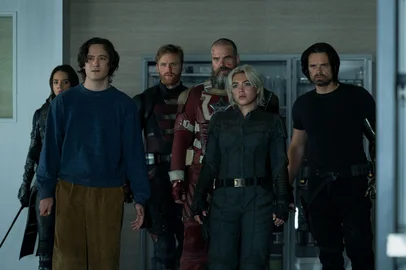 Thunderbolts*, novo longa da Marvel Studios dirigido por Jake Schreier, estreia no dia 01 de maio nos cinemas de todo o Brasil.Ghost (Hannah John-Kamen), Bob (Lewis Pullman), John Walker (Wyatt Russell), Alexei Shostakov/Red Guardian (David Harbour), Yelena Belova (Florence Pugh) and Bucky Barnes (Sebastian Stan)in Marvel Studios' THUNDERBOLTS*. Photo by Chuck Zlotnick. Â© 2025 MARVEL. <!-- NICAID(16026462) -->