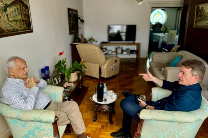 Principal liderança do MDB gaúcho, o ex-governador e ex-senador Pedro Simon segue ativo na liderança do partido, mesmo com algumas restrições. Aos 94 anos, já com os movimentos limitados e com a impossibilidade de viajar pelo interior do Estado, Simon atua como consultor da executiva, presidida pelo deputado Vilmar Zanchin.<!-- NICAID(15868939) -->