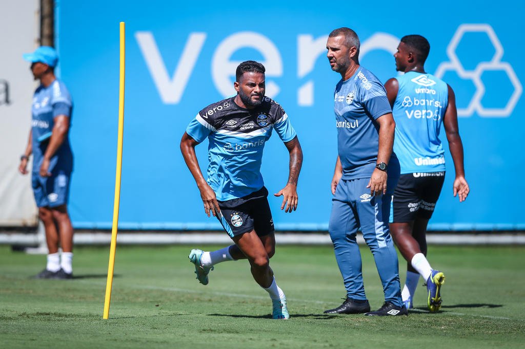 Criaremos o alicerce para quatro competições, diz preparador físico do Grêmio