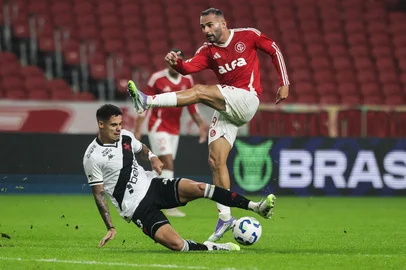 PORTO ALEGRE, RS, BRASIL, 27-07-2025: Internacional x Vasco pelo Campeonato Brasileiro. O Internacional do técnico Roger Machado busca a quarta vitória em sequência após a parada. O duelo é válido pela 17ª rodada do Brasileirão.Foto: Renan Mattos / Agência RBS<!-- NICAID(16088855) -->