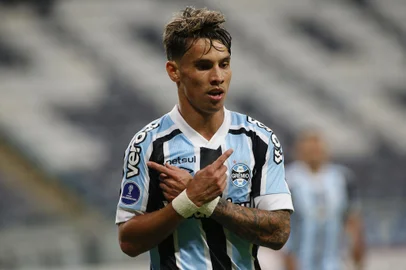 Brazil's Gremio Ferreira celebrates after scoring against Argentina's Lanus during the Copa Sudamericana football tournament group stage match at Gremio Arena in Porto Alegre, Brazil, on May 13, 2021. (Photo by SILVIO AVILA / POOL / AFP)Editoria: SPOLocal: Porto AlegreIndexador: SILVIO AVILASecao: soccerFonte: POOLFotógrafo: STR<!-- NICAID(14782994) -->