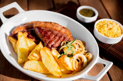 PORTO ALEGRE, RS, BRASIL, 21/07/2016  :  Receitas fartas para que os filhos façam para seus pais no Dia dos Pais. (Omar Freitas/Agência RBS)Indexador: Omar Freitas<!-- NICAID(12341287) -->