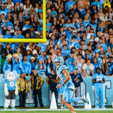 Drake Maye é um dos candidatos às primeiras escolhas do Draft da NFL 2024<!-- NICAID(15623227) -->