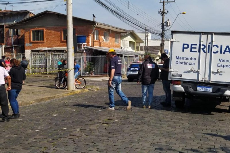 Homem é agredido e morto com um tiro na cabeça em Caxias na Rua Dr. José Caetano de Mello Filho, no bairro Nossa senhora de Fátima.<!-- NICAID(15165584) -->