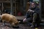 Nicolas Cage parte em busca de porca no drama Pig<!-- NICAID(14843443) -->