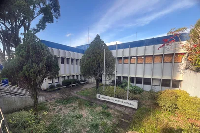 Porthus Junior / Agencia RBS CAXIAS DO SUL, RS, BRASIL, 04/06/2025. Antigo prédio da Receita Federal, em Caxias do Sul, aguarda por reforma. Processo está em fase de projeto executivo, necessário para o pedido de licitação. Estrutura fica no bairro Rio Branco. (Porthus Junior/Agência RBS)<!-- NICAID(16052575) -->