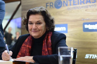 Élisabeth Roudinesco é um dos conferencistas do Fronteiras do Pensamento 2022.<!-- NICAID(15098627) -->