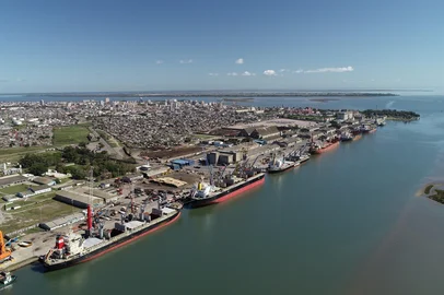 Porto de Rio Grande <!-- NICAID(16006355) -->