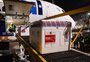 Avião com mais 62,4 mil doses da CoronaVac chega a Porto Alegre