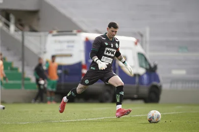 Juventude x Aimoré, pela Copa FGF 2025 - Troféu Professor Ruy Carlos Ostermann. Na foto, o goleiro Gaston Guruceaga<!-- NICAID(16141969) -->