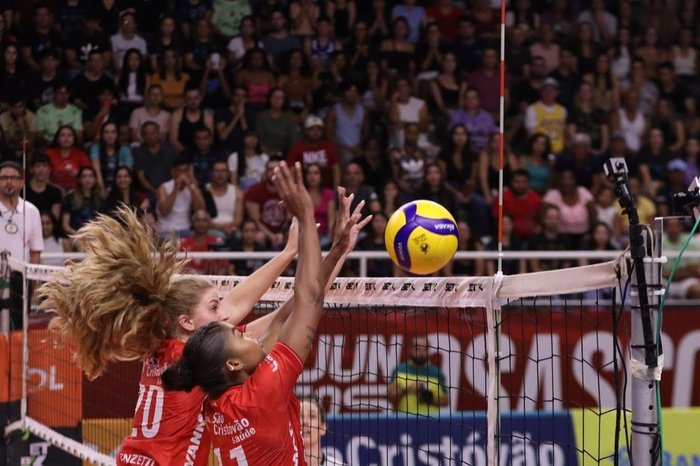 @carol__fotografia / Divulgação/Osasco Vôlei/@tkssport