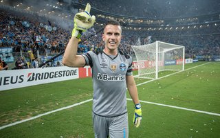 O goleiro Marcelo Grohe comemora título da Recopa na Arena após decisão por pênaltis contra o Independiente.<!-- NICAID(13481854) -->