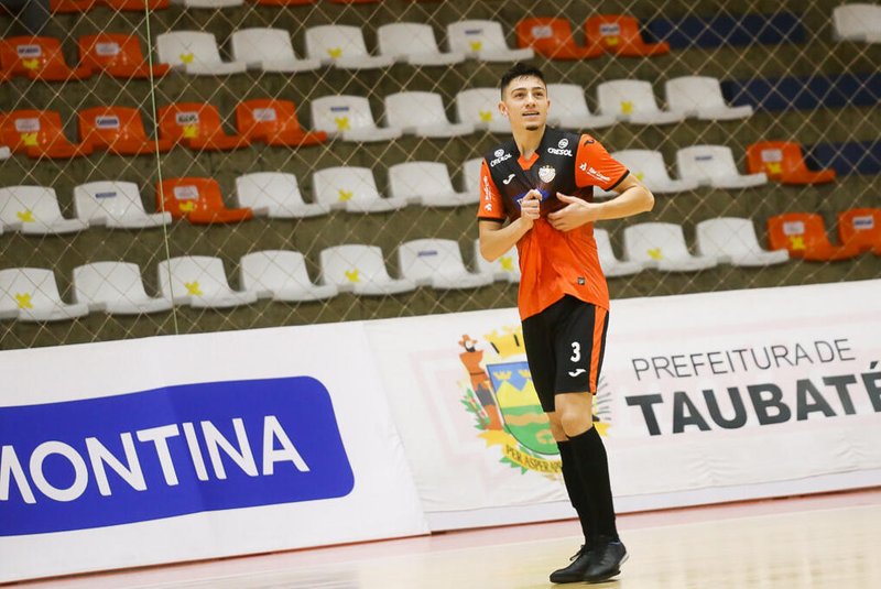 ACBF 4x0 Taubaté pela primeira rodada da Liga Nacional de Futsal. Na foto, fixo Fernando<!-- NICAID(15070958) -->