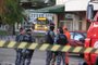 05/09/2022 - Dupla é detida após arremessar granada contra condomínio na área central de Porto Alegre. BM bloqueou a área e já retirou o artefato. Polícia investiga ligação do caso com ataque a tiros ocorrido na noite anterior na zona sul da cidade. FOTO: Ronaldo Bernardi / Agência RBS<!-- NICAID(15196826) -->