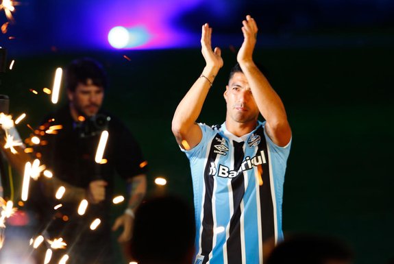 04/01/2023 - PORTO ALEGRE, RS - Suárez é apresentado ao tricolor gaúcho. Jogador uruguaio deve atuar pelo Grêmio, durante a temporada de 2023 do time. FOTO: Jonathan Heckler, Agência RBS<!-- NICAID(15312754) -->