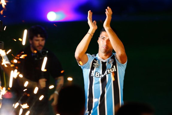 04/01/2023 - PORTO ALEGRE, RS - Suárez é apresentado ao tricolor gaúcho. Jogador uruguaio deve atuar pelo Grêmio, durante a temporada de 2023 do time. FOTO: Jonathan Heckler, Agência RBS<!-- NICAID(15312754) -->