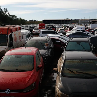 Nova Santa Rita, RS, Brasil - 27/06/2024 -  Leiloeira de carros recebe mais de 5 mil veículos atingidos pela enchente. FOTO: JONATHAN HECKLER, AGÊNCIA RBS<!-- NICAID(15799544) -->