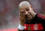 Adriano Imperador se emociona e marca dois gols em seu jogo de despedida 