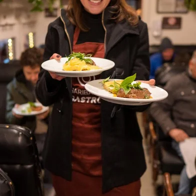 O jantar a bordo da Maria Fumaça – Trem do Vinho é o ponto alto da programação da 7ª edição do Garibaldi Gastrô. Dentro dos vagões, pratos de um menu assinado por chefs profissionais, harmonizados com os melhores vinhos e espumantes da região são servidos aos participantes. Na edição de 2023, o jantar acontecerá na noite de 15 de setembro, na Estação Férrea de Garibaldi. Ingressos estão à venda exclusivamente de forma antecipada na plataforma Wine Locals (https://linktr.ee/garibaldigastro2023) pelo valor de R$ 339 por pessoa.<!-- NICAID(15525063) -->