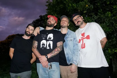 Descartes lança novo EP. <!-- NICAID(16052119) -->