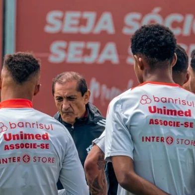 Ramón Díaz em treino do Inter<!-- NICAID(16145636) -->