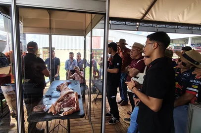 Desossa de carne angus no Show Rural Coopavel, em Cascavel, no Paraná<!-- NICAID(16223272) -->