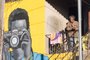 Graffitis, lambes, oficina e exposição fotográfica virtual também integram as atividades que, desta vez, mobiliza o Complexo da Antena, junto ao bairro Jardelino Ramos, dia 02 de dezembro.No próximo dia 02 de dezembro, a partir das 15h, o Complexo da Antena, junto ao bairro Jardelino Ramos, em Caxias do Sul, recebe uma série de atividades do projeto Mosaico na Quebrada. Criação de graffitis, lambes, oficina fotográfica e exposição virtual fazem parte da iniciativa que sinaliza a finalização de uma série de ações artísticas e culturais naquela região da cidade. O mutirão cultural culmina com a projeção de uma Vídeo-Arte numa empena do lugar. As atividades também marcam os cinco anos do Instituto SAMbA, realizador do projeto.<!-- NICAID(15612272) -->