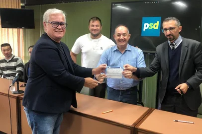 Ex-vereador Alberto Meneguzzi, deputado federal Luciano Azevedo  e vereador Juliano Valim. Foto: Margô Segat / Divulgação<!-- NICAID(15714737) -->