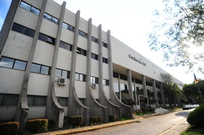 CAXIAS DO SUL, RS, BRASIL, 23/10/2016. Centro administrativo. Fachada da Prefeitura Municipal de Caxias do Sul. (Porthus Junior/Pioneiro)<!-- NICAID(12520596) -->