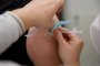 ***Em baixa qualidade*** Vacina da Gripe (Influenza) sendo aplicada para público de todas as idades no Shopping João Pessoa. A fila geral é para Vacina Covid e Vacina Gripe, na porta um Agente de Saúde encaminha cada qual pra sua fila de vacina.<!-- NICAID(15116304) -->