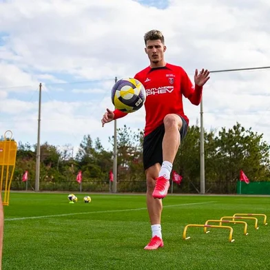 Um dos destaques do Juventude nas últimas duas temporadas, Danilo Boza foi negociado com o Urawa Red, do Japão, nesta janela de transferências. Anunciado no clube no fim de janeiro, o zagueiro treina com o elenco visando a estreia da J-League, onde a equipe chega como uma das candidatas ao título.<!-- NICAID(15976022) -->