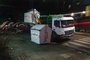 Caminhão de coleta de lixo estraga no bairro Rio Branco<!-- NICAID(15429236) -->