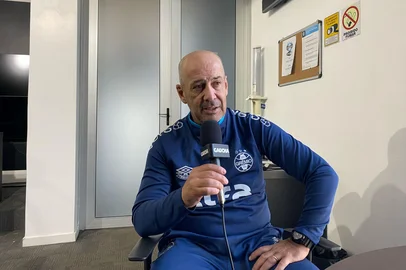 Flavio de Oliveira , Grêmio , preparador físico<!-- NICAID(16057480) -->