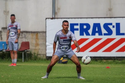 Dudu Mandai fala sobre a temporada de 2023 na lateral do Caxias<!-- NICAID(15304286) -->