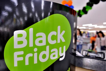 CAXIAS DO SUL, RS, BRASIL, 25/11/2022. Black Friday nas lojas de Caxias Do Sul. (Neimar De Cesero/Agência RBS)<!-- NICAID(15276983) -->
