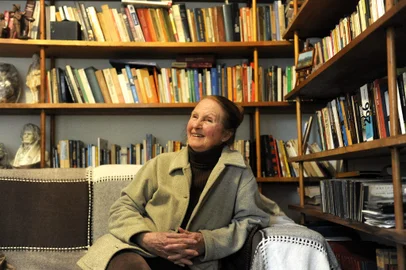 Almanaque - Bibliotecas caseiras. Na foto, Loraine Slomp Giron, 74 anos, contabiliza cerca de 14 mil livros.Local: Caxias do SulFonte: Agencia RBS<!-- NICAID(7327803) -->