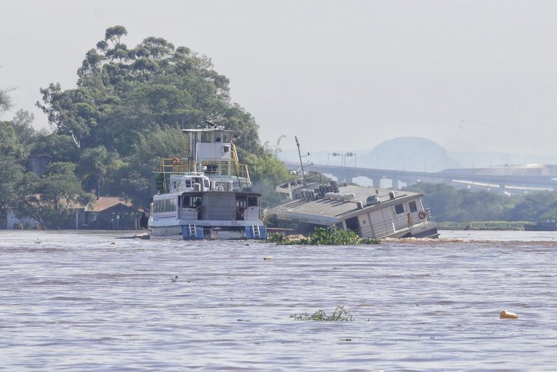 Porto Alegre, RS, Brasil, 20/11/2023 - Catamarã sofre avaria no lago Guaíba - Foto: Lauro Alves/Agência RBS<!-- NICAID(15602516) -->
