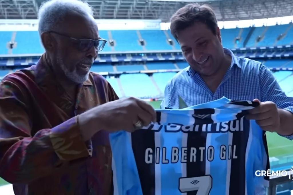 Gilberto Gil visita Arena do Grêmio e ganha camisa do time | GZH
