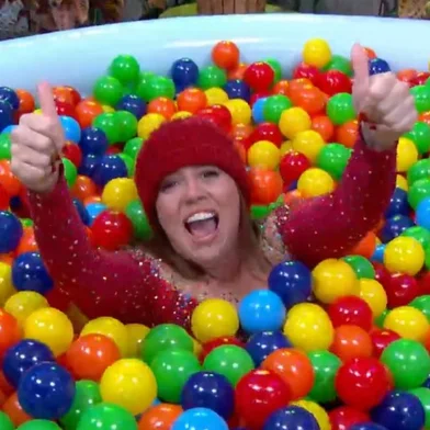 Tati Machado pula em piscina de bolinha para comemorar vitória na "Dança dos Famosos 2024"<!-- NICAID(15808583) -->