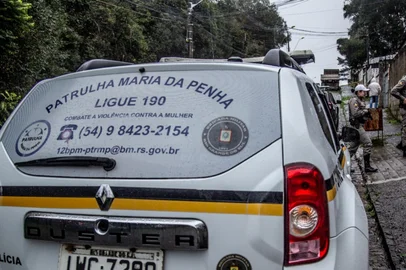 Medida protetiva aliada a programa de reeducação pode ser caminho para ajudar a combater assassinatos de mulheres em Caxias. Patrulha Maria da Penha e Deam em ações de combate a violência doméstica.<!-- NICAID(15210238) -->