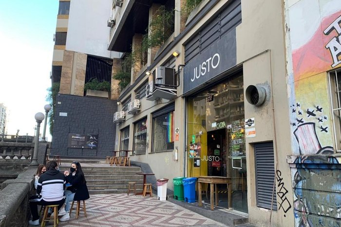 Bar Justo mudou a cara do lado Passeio de Verão do viaduto