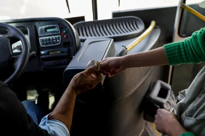 PORTO ALEGRE, RS, BRASIL, 28.08.2024: Como está a linha T1 após a retirada dos cobradores dos ônibus. Foto: Camila Hermes/Agencia RBS<!-- NICAID(15852221) -->