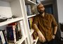Jornalista Daniel Scola lança livro sobre o tratamento contra o câncer