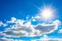 Summer background, wonderful blue sky with bright sunIndexador: Guenter AlbersFonte: 200765632<!-- NICAID(15475411) -->