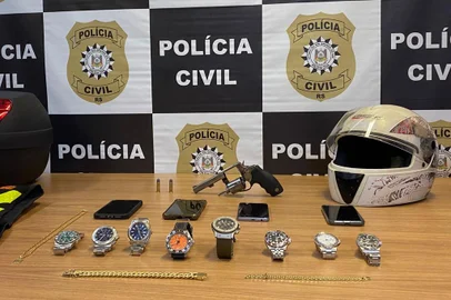 Polícia prende quatro suspeitos de roubar relógios de luxo de motoristas em Porto Alegre. Foto: Polícia Civil / Divulgação<!-- NICAID(15139379) -->