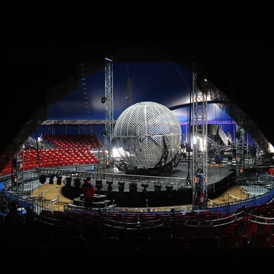 CAXIAS DO SUL, RS, BRASIL, 28/10/2023. O Mirage Circus, do ator Marcos Frota, inicia sua apresentações em Caxias do Sul na próxima quarta-feira (1º). A reportagem acompanhou parte da montagem da estrutura, nos Pavilhões da Festa da Uva. (Bruno Todeschini/Agência RBS)Indexador: BTK<!-- NICAID(15582265) -->
