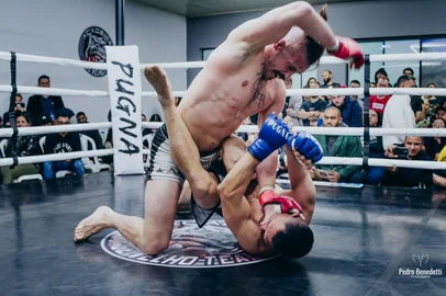 JVT Fight Night: Confira os resultados da 8ª edição. Mais de 20 combates, entre amadores e profissionais, aconteceram no Centro de Treinamento JVT, em Caxias do Sul, no último sábado (14)Indexador: Pedro Benedetti<!-- NICAID(16060945) -->
