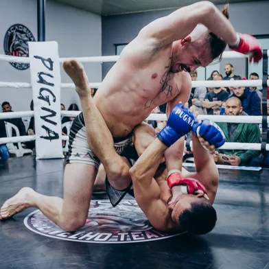 JVT Fight Night: Confira os resultados da 8ª edição. Mais de 20 combates, entre amadores e profissionais, aconteceram no Centro de Treinamento JVT, em Caxias do Sul, no último sábado (14)Indexador: Pedro Benedetti<!-- NICAID(16060945) -->