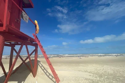 TRAMANDAÍ, RS, BRASIL - 25/01/2025 - Guarita 128, em Tramandaí, onde ocorrência de corpo boiando no mar foi registrada<!-- NICAID(16211068) -->