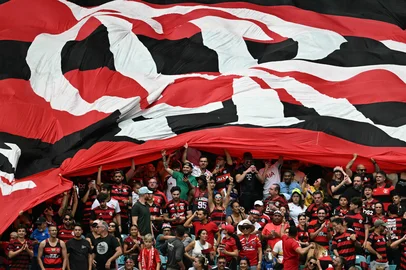 Fans of Flamengo cheer for their team during the FIFA Club World Cup 2025 round of 16 football match between Brazil's Flamengo and Germany's Bayern Munich at the Hard Rock Stadium in Miami on June 29, 2025. (Photo by CHANDAN KHANNA / AFP)<!-- NICAID(16071551) -->